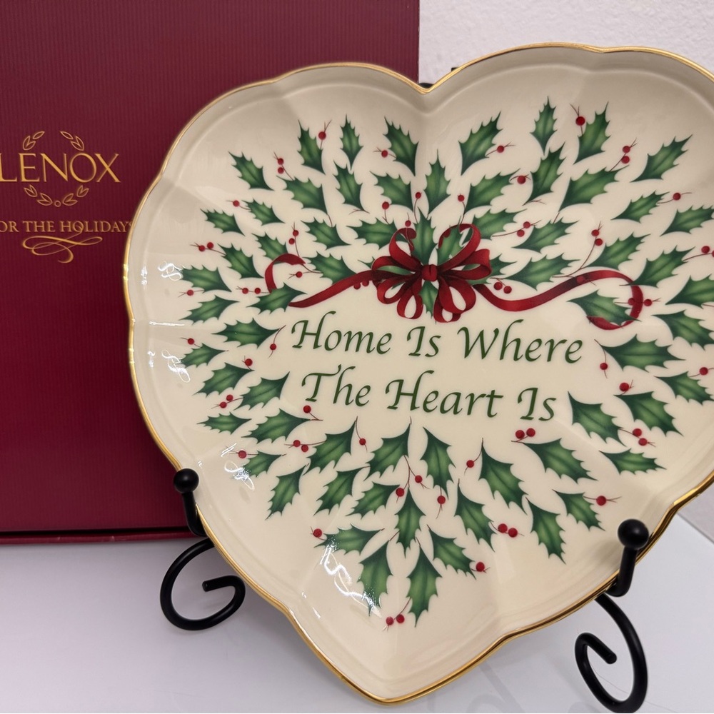 Lenox Heart holiday dimension  Platter Home Is Where The Heart Is Holly Gold Rim